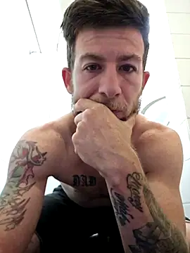 Snapshot of Couplesplay1 chatting on 18, 10, 2025 Couplesplay1 online show from 18, 10, 2025