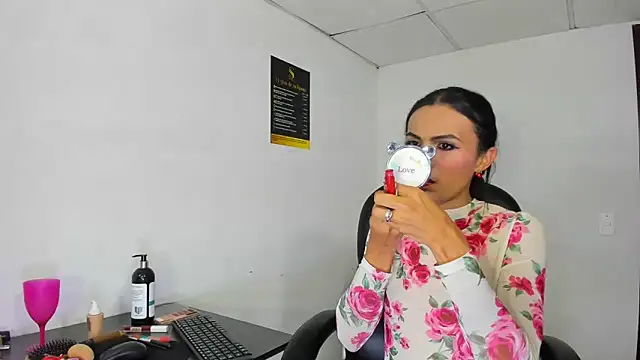 Aisha hotts777 online show from 20, 12, 2025