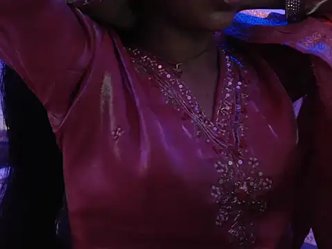 Snapshot of snow_white123 chatting on 19, 10, 2025 snow white123 online show from 19, 10, 2025