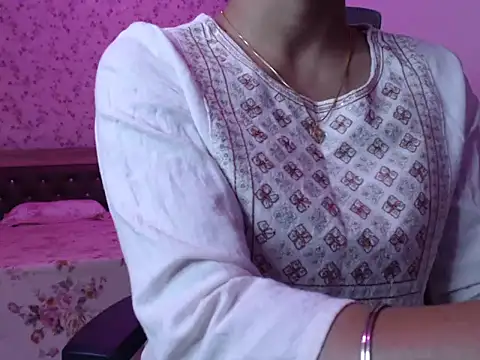 Snapshot of snow_white123 chatting on 22, 11, 2025 snow white123 online show from 22, 11, 2025