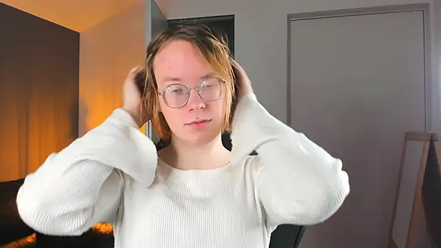 Amanda Butlerr online show from 4, 10, 2025