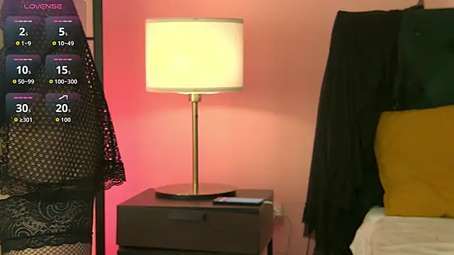 Snapshot of NiaMalkova chatting on 17, 10, 2025 NiaMalkova online show from 17, 10, 2025