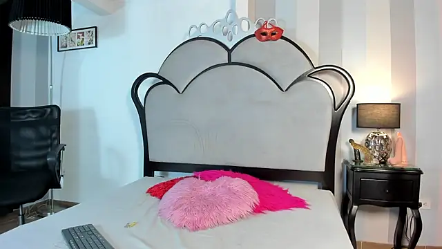 Snapshot of MiaAmore_ chatting on 11, 7, 2026 MiaAmore online show from 11, 7, 2026