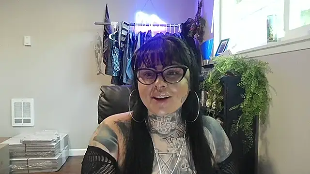 Snapshot of chicanachic13 chatting on 24, 5, 2026 chicanachic13 online show from 24, 5, 2026