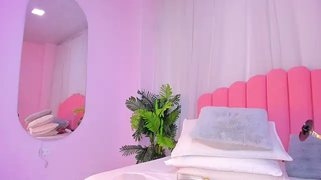 lia queen18 online show from 6, 11, 2025