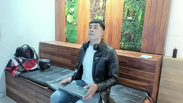 Snapshot of AustinJones_ chatting on 4, 5, 2026 AustinJones online show from 4, 5, 2026