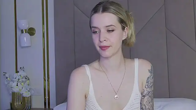 Snapshot of Touch_me chatting on 5, 10, 2025 Touch me online show from 5, 10, 2025