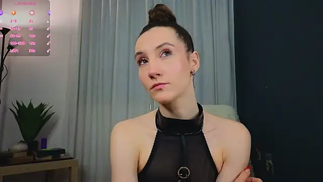 Snapshot of laracroftmansion chatting on 22, 5, 2026 laracroftmansion online show from 22, 5, 2026
