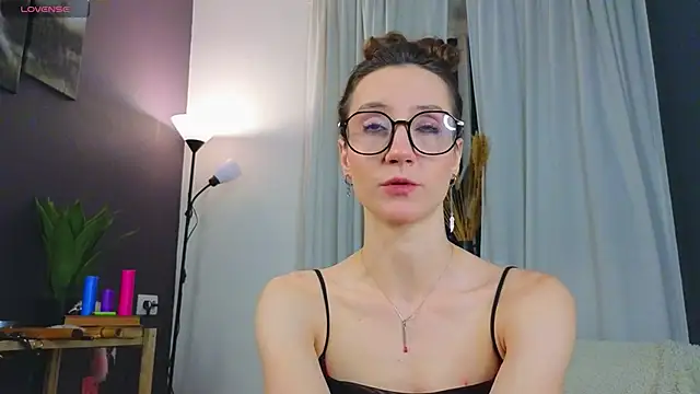 Snapshot of laracroftmansion chatting on 27, 5, 2026 laracroftmansion online show from 27, 5, 2026
