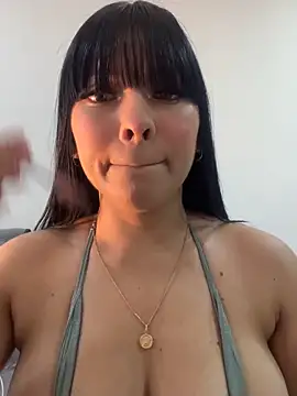 Snapshot of BrendaCrean chatting on 25, 5, 2026 BrendaCrean online show from 25, 5, 2026