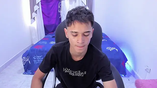 Snapshot of Aron_Boyy chatting on 22, 10, 2025 Aron Boyy online show from 22, 10, 2025