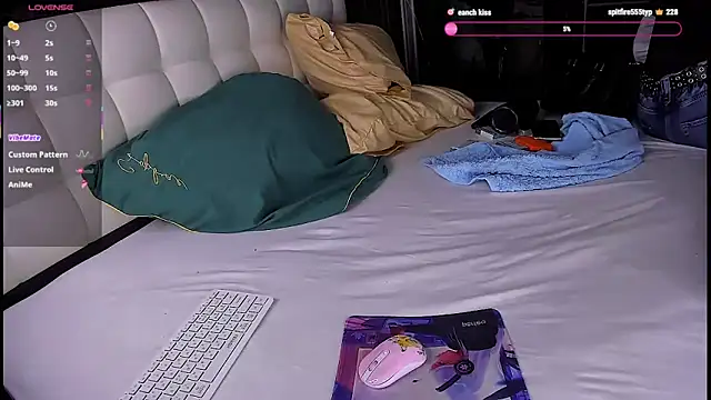 Kimberly Wolker online show from 3, 4, 2026