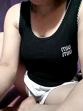 Surrilove online show from 4, 4, 2026