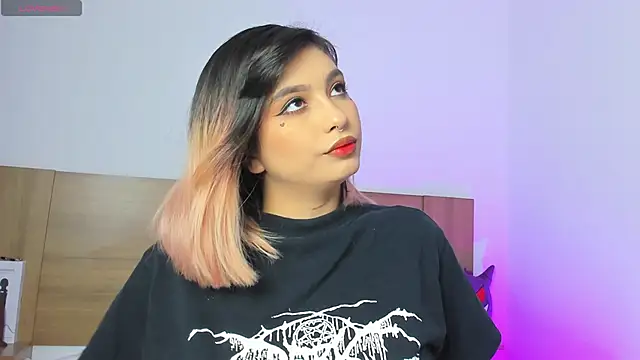 Snapshot of Akatsumi_ chatting on 15, 10, 2025 Akatsumi  online show from 15, 10, 2025