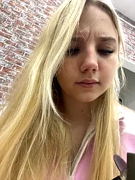 Sky Cutie online show from 30, 10, 2025