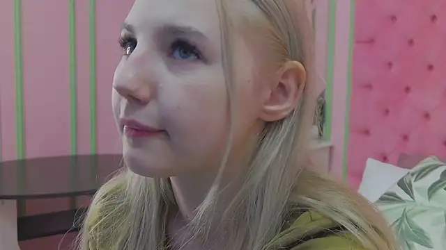 Snapshot of Sky_Cutie chatting on 15, 6, 2026 Sky Cutie online show from 15, 6, 2026