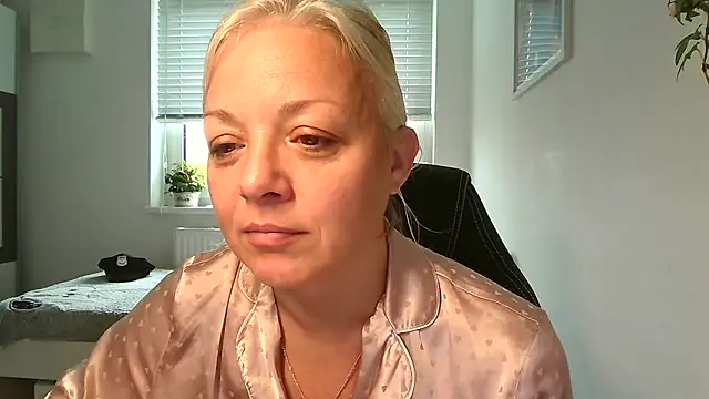 Linsy Kim online show from 25, 10, 2025