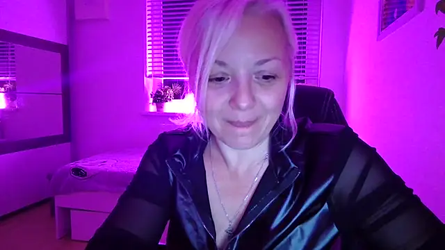 Linsy Kim online show from 28, 10, 2025