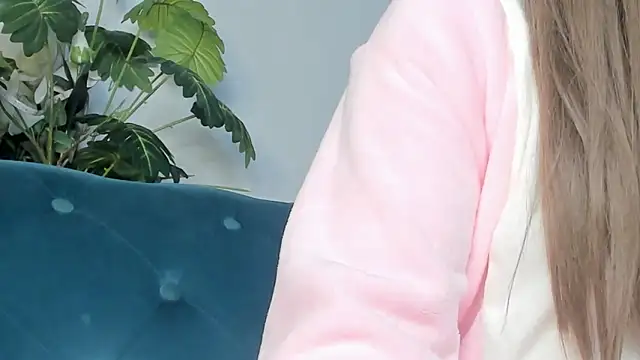 Snapshot of SwweetMoon chatting on 10, 10, 2025 SwweetMoon online show from 10, 10, 2025