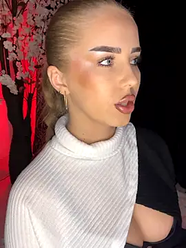 AubrieleRouj1 online show from 22, 12, 2025