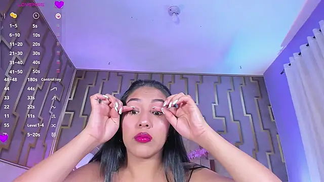 Snapshot of luna_maisonn chatting on 8, 2, 2026 luna maisonn online show from 8, 2, 2026