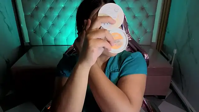 Victoria b  online show from 14, 11, 2025