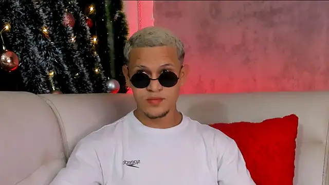 Snapshot of Manuel_FPG chatting on 5, 12, 2025 Manuel FPG online show from 5, 12, 2025