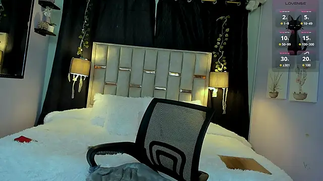 Snapshot of melody-rouss chatting on 3, 11, 2025 melody-rouss online show from 3, 11, 2025