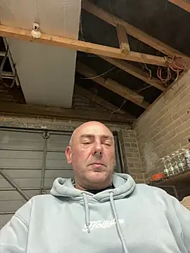 Snapshot of Richmcgee chatting on 5, 4, 2026 Richmcgee online show from 5, 4, 2026