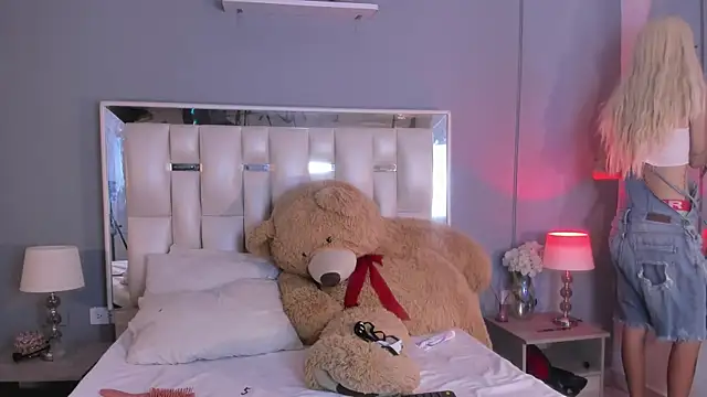 Darlyn tenderhot   online show from 18, 12, 2025