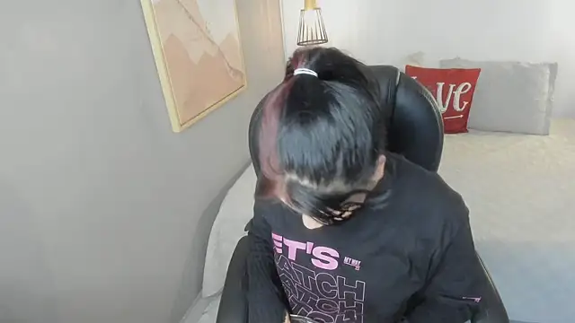 Julieth brown  online show from 19, 11, 2025