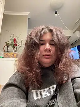 Snapshot of AliceCurlyX chatting on 15, 12, 2025 AliceCurlyX online show from 15, 12, 2025