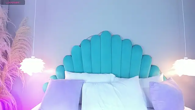 AlassiaHocthner online show from 12, 11, 2025