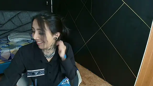 LiaMonroee  online show from 5, 11, 2025