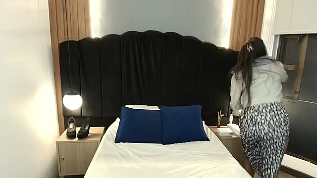 LiaMonroee  online show from 8, 3, 2026