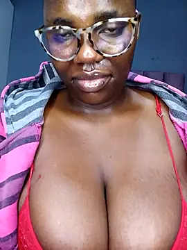 Snapshot of TheSpiceyQueen chatting on 28, 11, 2025 TheSpiceyQueen online show from 28, 11, 2025
