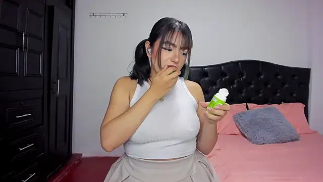 Snapshot of sammy_bunny1 chatting on 12, 10, 2025 sammy bunny1 online show from 12, 10, 2025