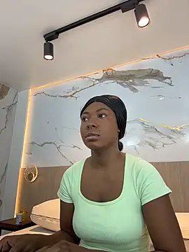 Snapshot of emily_browne chatting on 19, 12, 2025 emily browne online show from 19, 12, 2025