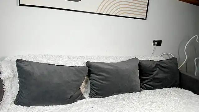 KarlyFees online show from 4, 3, 2026