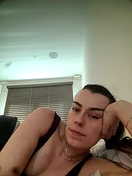 Snapshot of Carolinemiam chatting on 5, 3, 2026 Carolinemiam online show from 5, 3, 2026