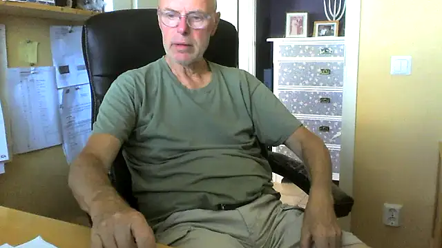 Snapshot of Klipparn chatting on 12, 6, 2026 Klipparn online show from 12, 6, 2026