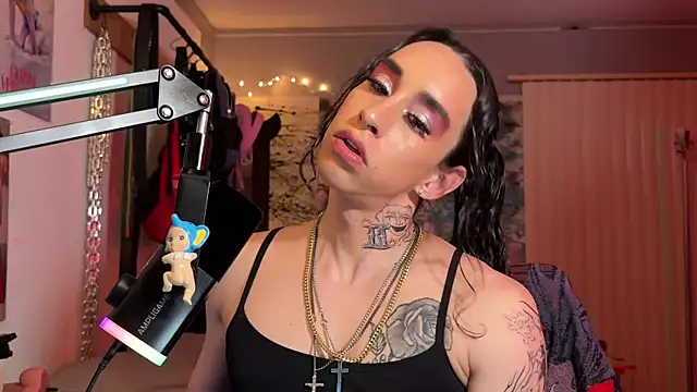 Snapshot of xoFrankie chatting on 10, 6, 2026 xoFrankie online show from 10, 6, 2026