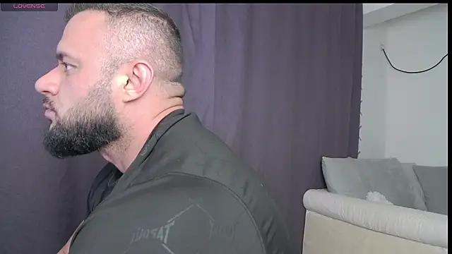 Snapshot of RickyMiami1 chatting on 28, 4, 2026 RickyMiami1 online show from 28, 4, 2026