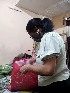 Snapshot of meenu_bhabhi547 chatting on 3, 11, 2025 meenu bhabhi547 online show from 3, 11, 2025