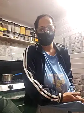 Snapshot of meenu_bhabhi547 chatting on 30, 11, 2025 meenu bhabhi547 online show from 30, 11, 2025