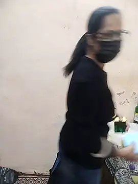 Snapshot of meenu_bhabhi547 chatting on 14, 12, 2025 meenu bhabhi547 online show from 14, 12, 2025