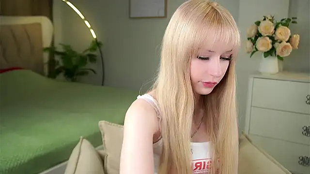 Snapshot of MarciDarugar chatting on 17, 12, 2025 MarciDarugar online show from 17, 12, 2025