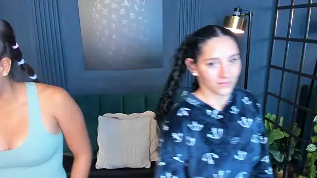 Snapshot of aliceandsia chatting on 12, 9, 2025 aliceandsia online show from 12, 9, 2025