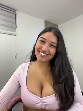 Snapshot of SharaRous chatting on 12, 5, 2026 SharaRous online show from 12, 5, 2026