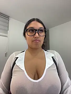 Snapshot of SharaRous chatting on 14, 5, 2026 SharaRous online show from 14, 5, 2026